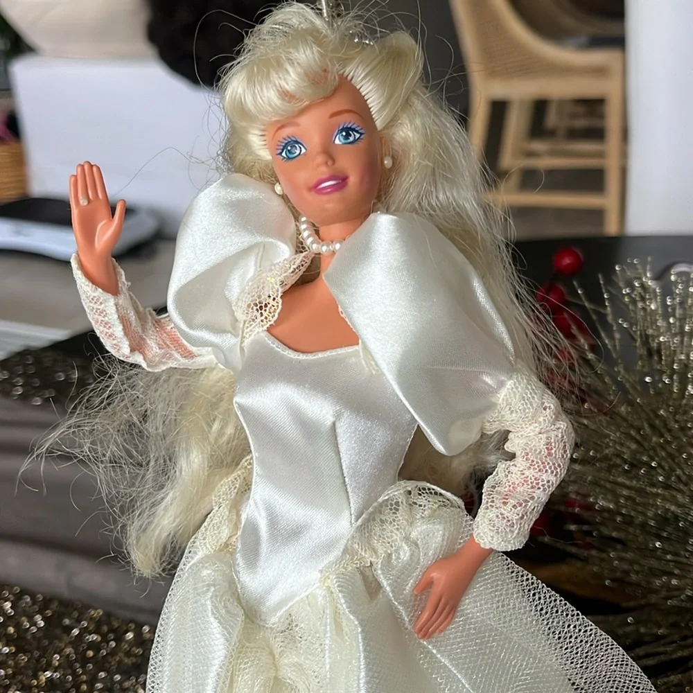 Vintage excellent condition, Barbie blushing bride blonde hair doll 1990s